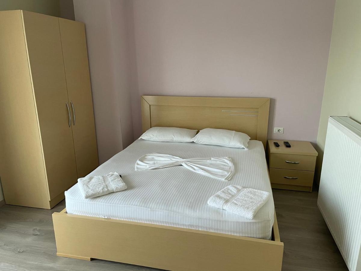 Rent Rooms Kapri Pogradec Exteriör bild