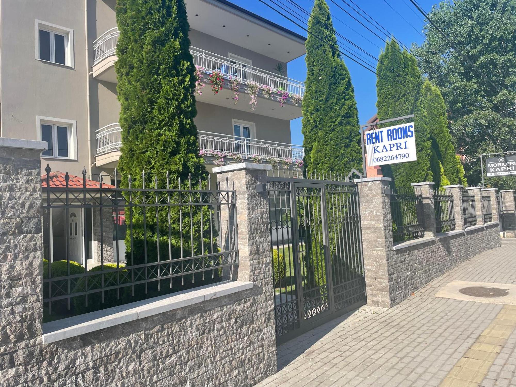 Rent Rooms Kapri Pogradec Exteriör bild