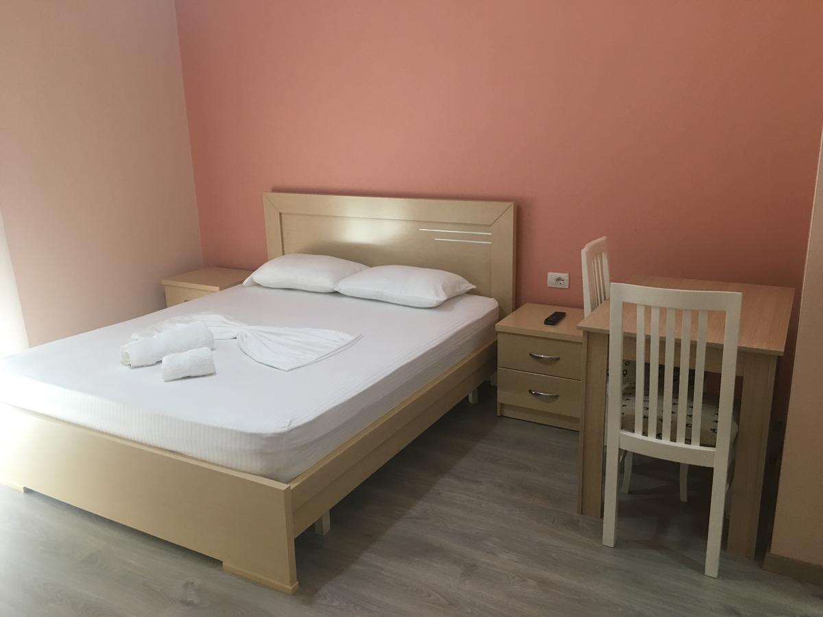 Rent Rooms Kapri Pogradec Exteriör bild