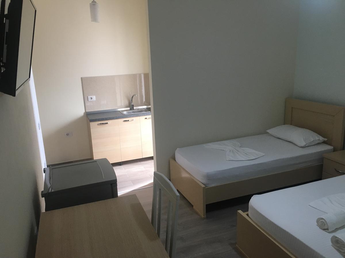 Rent Rooms Kapri Pogradec Exteriör bild