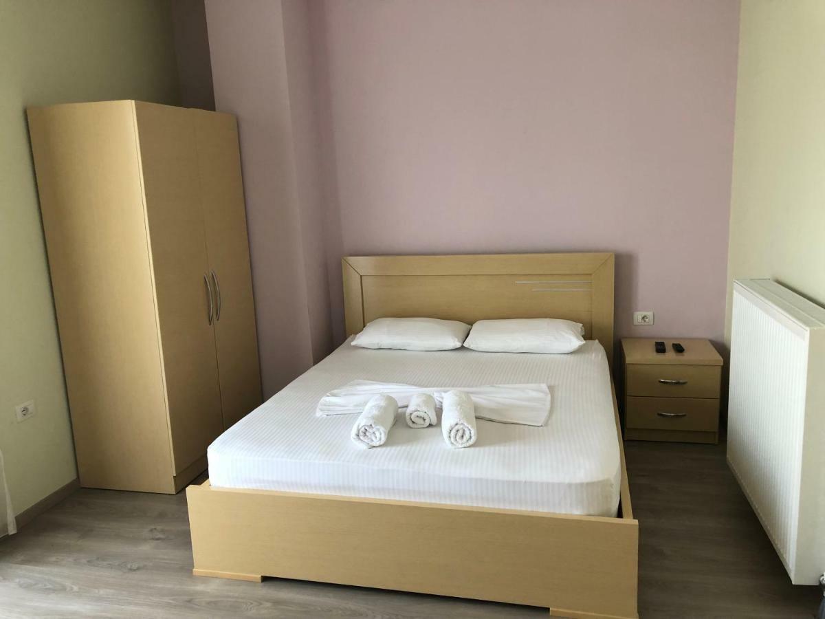 Rent Rooms Kapri Pogradec Exteriör bild